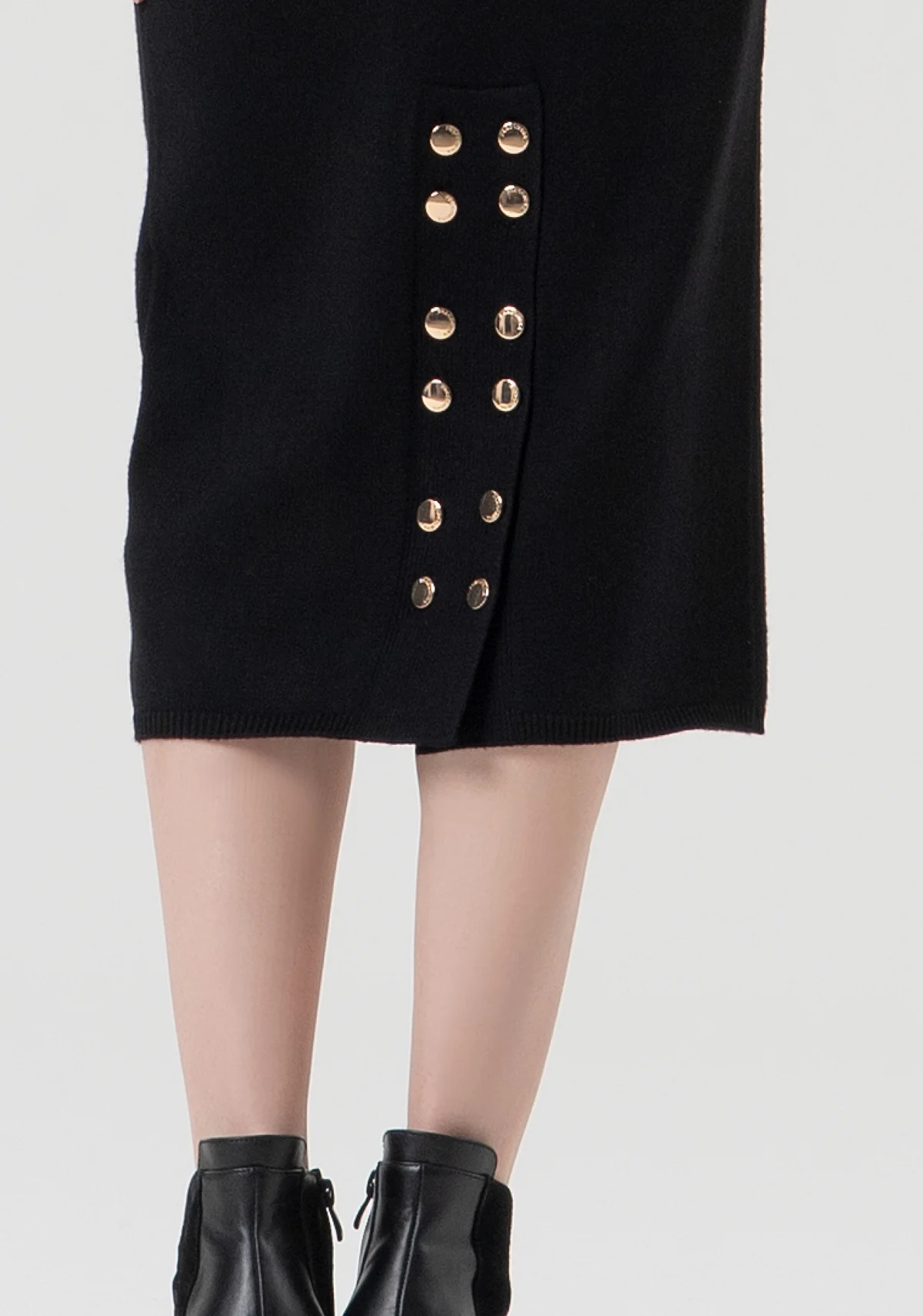 Falda de punto entallada de largo medio