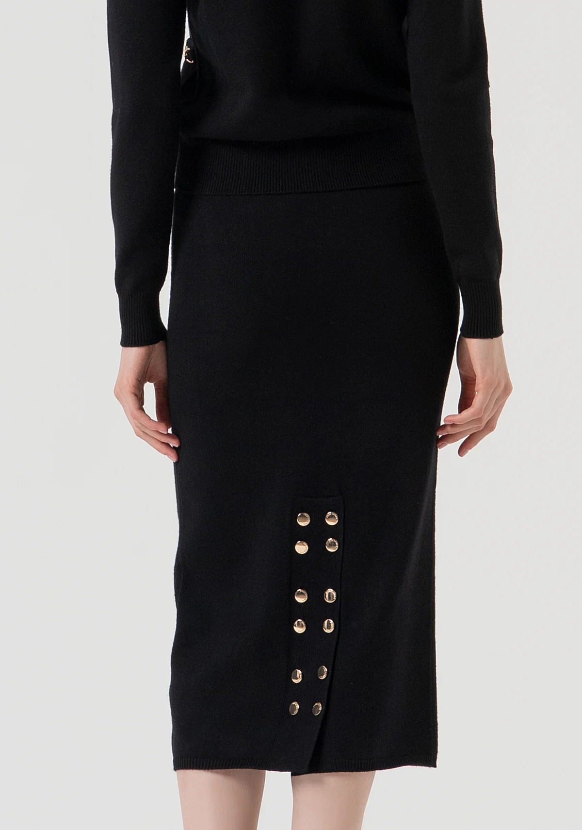 Falda de punto entallada de largo medio