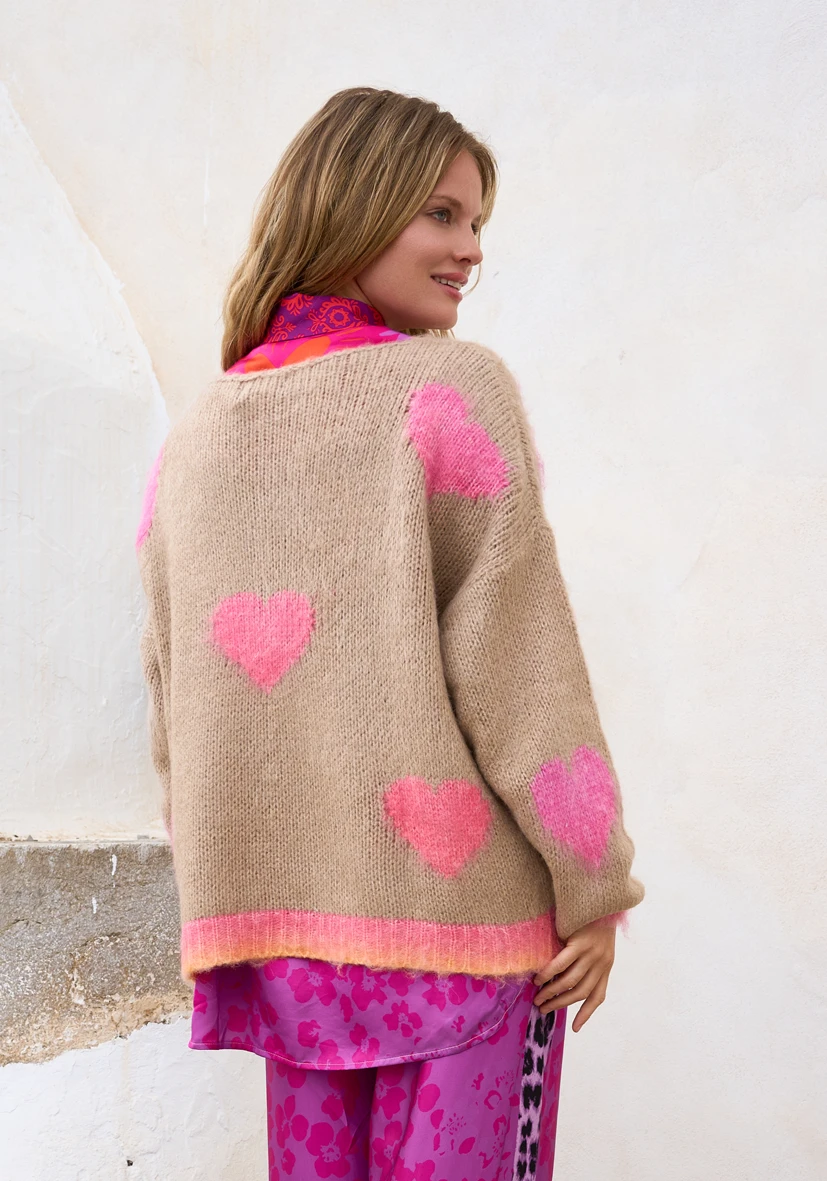 Suéter con corazones  arena