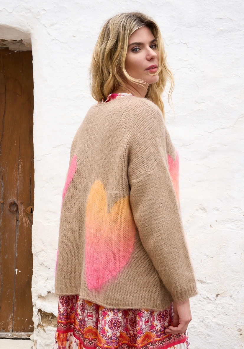 Suéter de cuello en V Corazones multicolor – arena