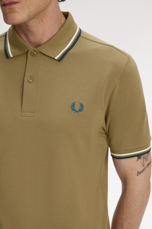 POLO FRED PERRY PIEDRA CRUDO