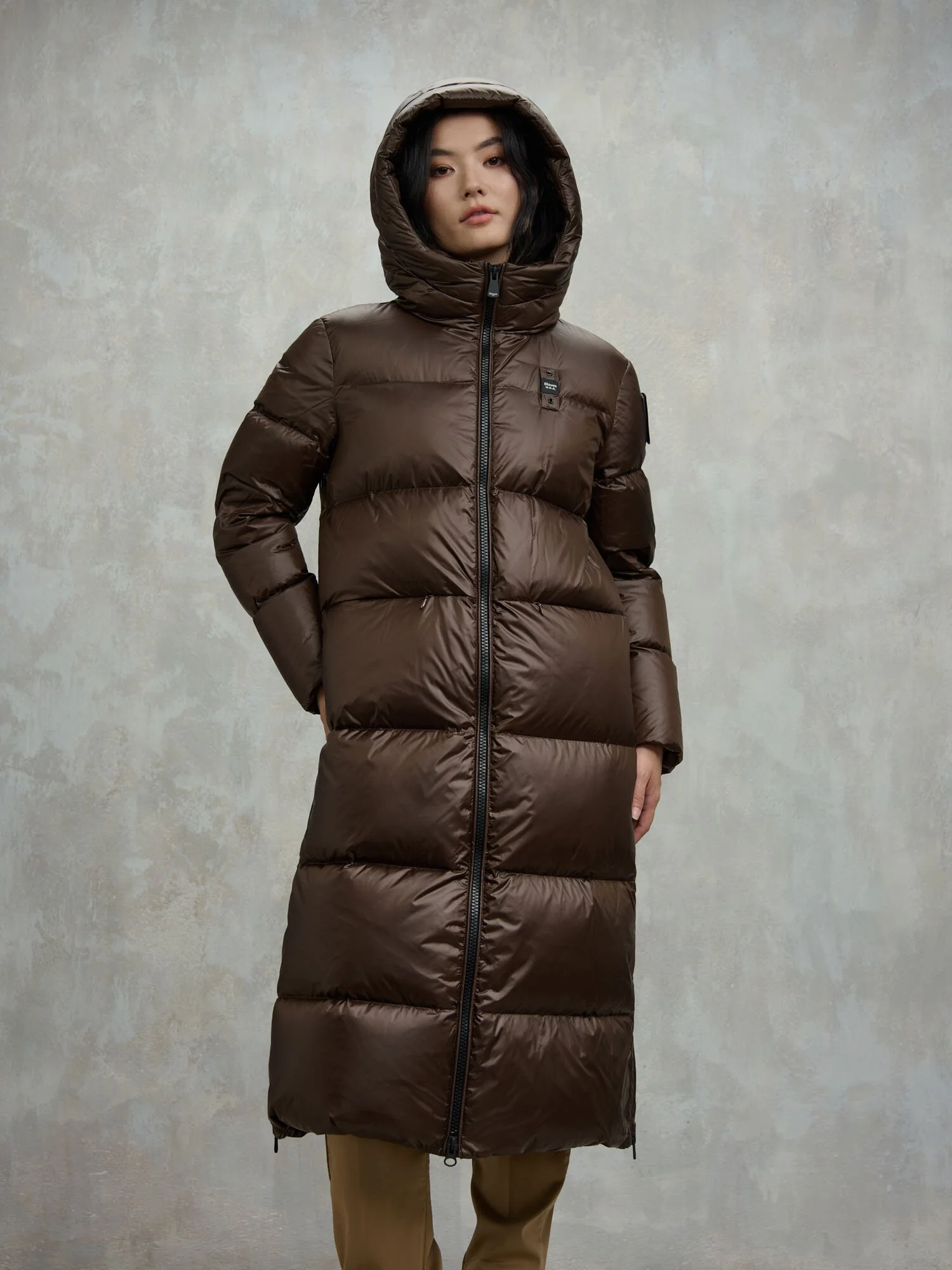 CHAQUETA BLAUER LARGA DE PLUMÓN SUAVE CELIA MARRON