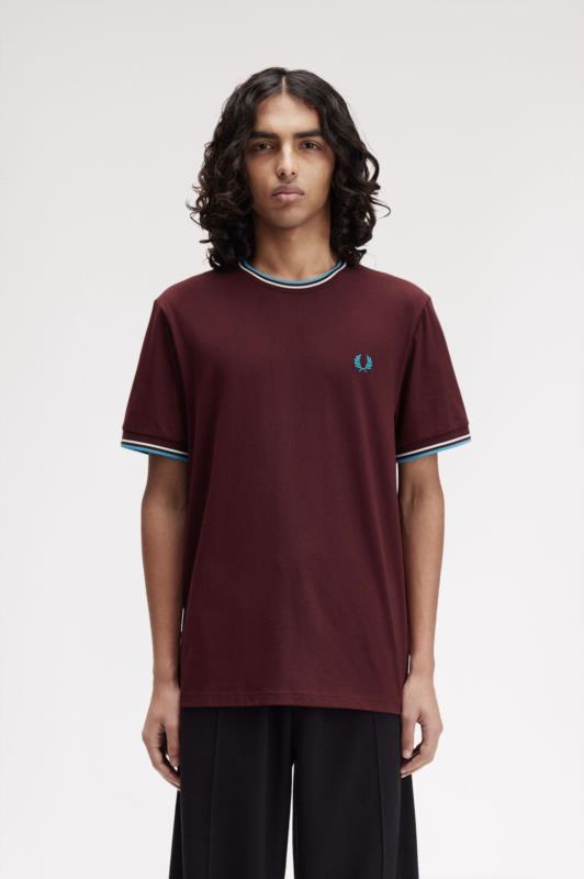 Camiseta con el ribete con dos franjas