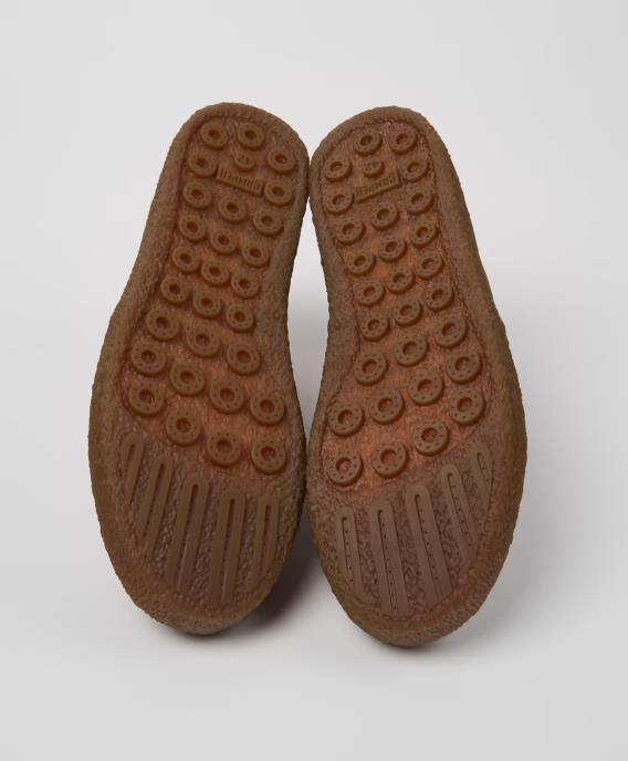 BOTIN CAMPER Botines marrones de nobuk para hombre.