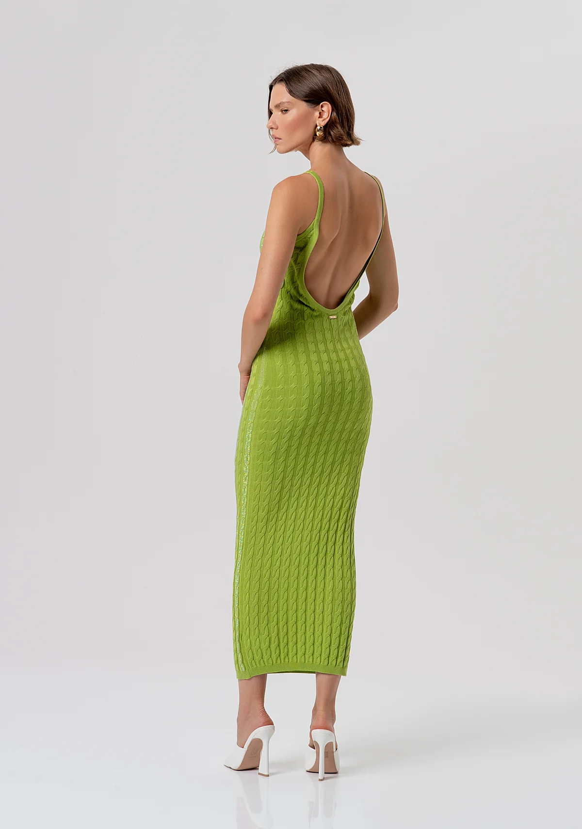 Vestido de punto sin mangas, corte entallado, largo medio con trenzas