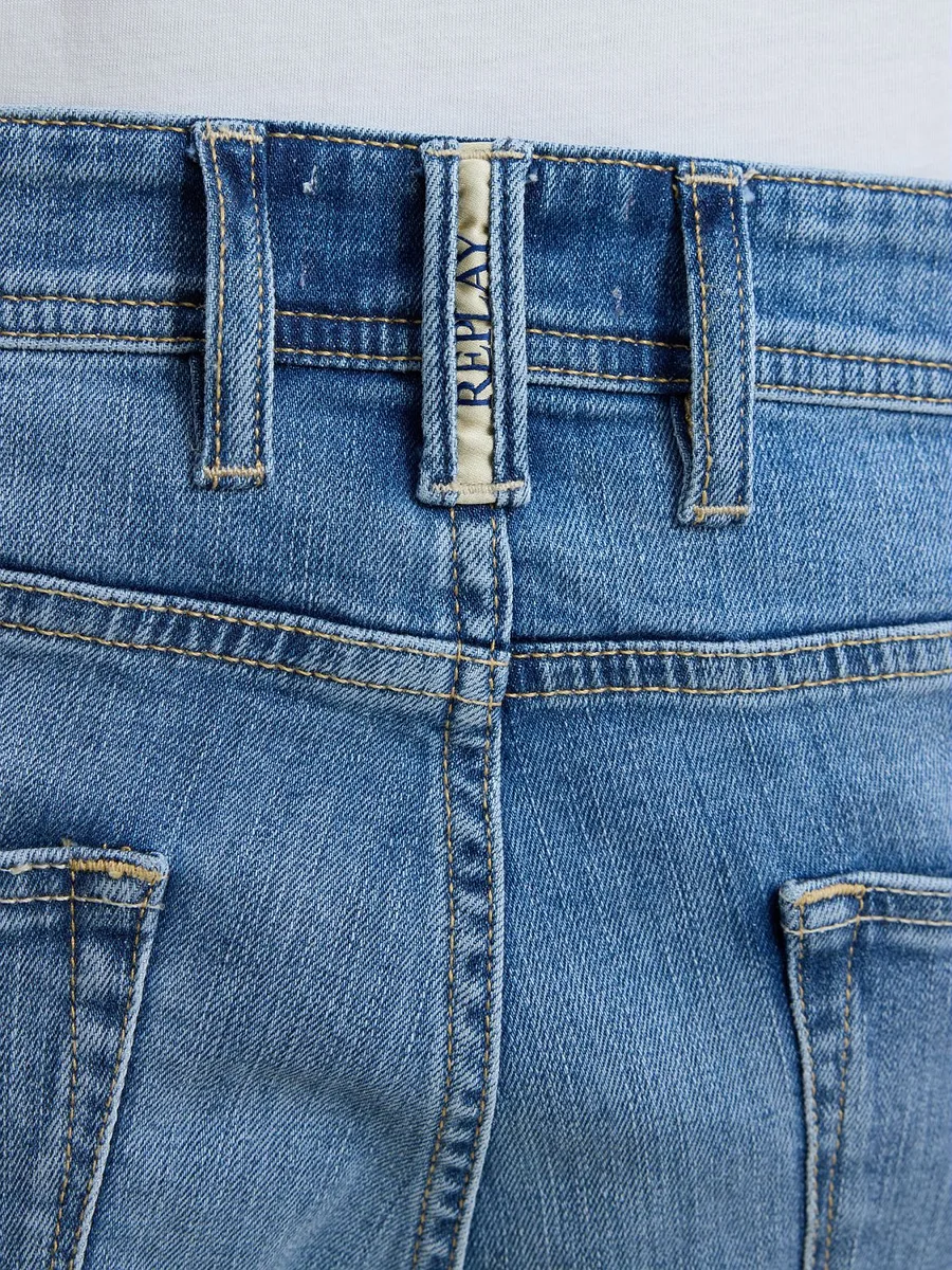 VAQUEROS REPLAY  BERMUDAS TAPERED FIT RBJ.981