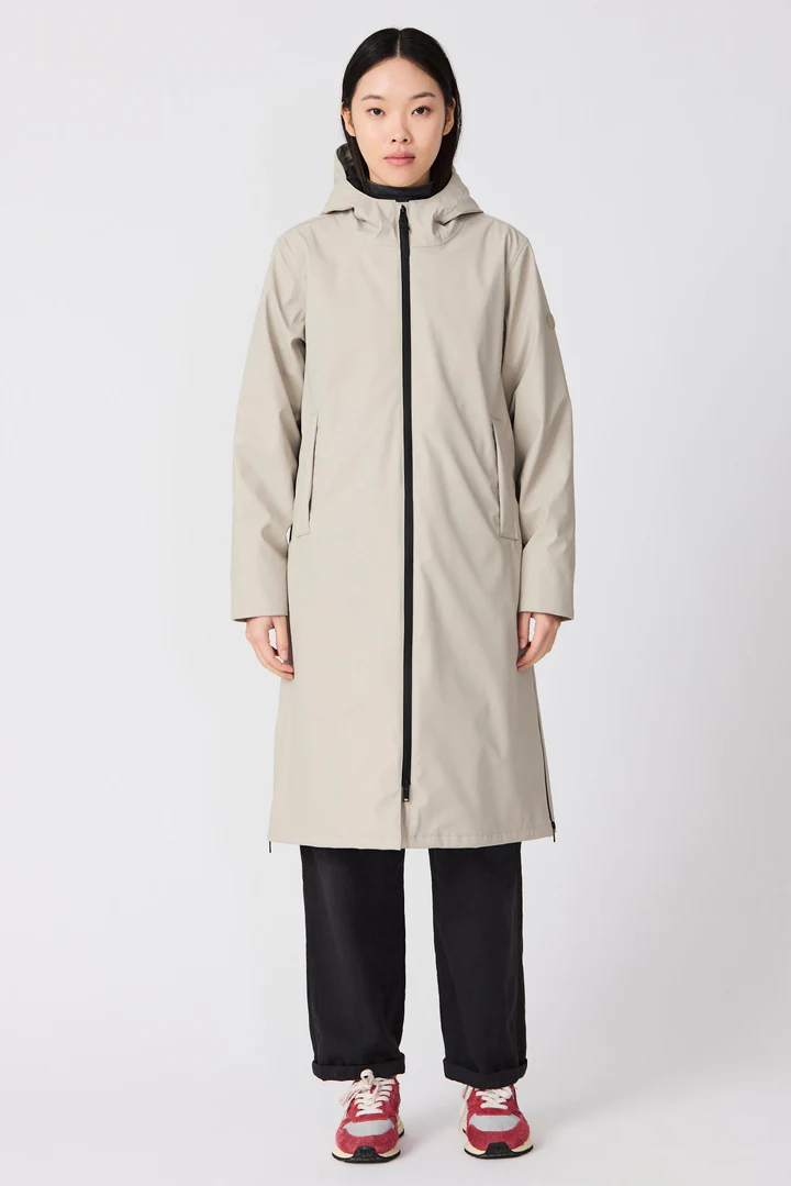 Abrigo TANTÄ Impermeable de Poliuretano Tormenta Stone Grey