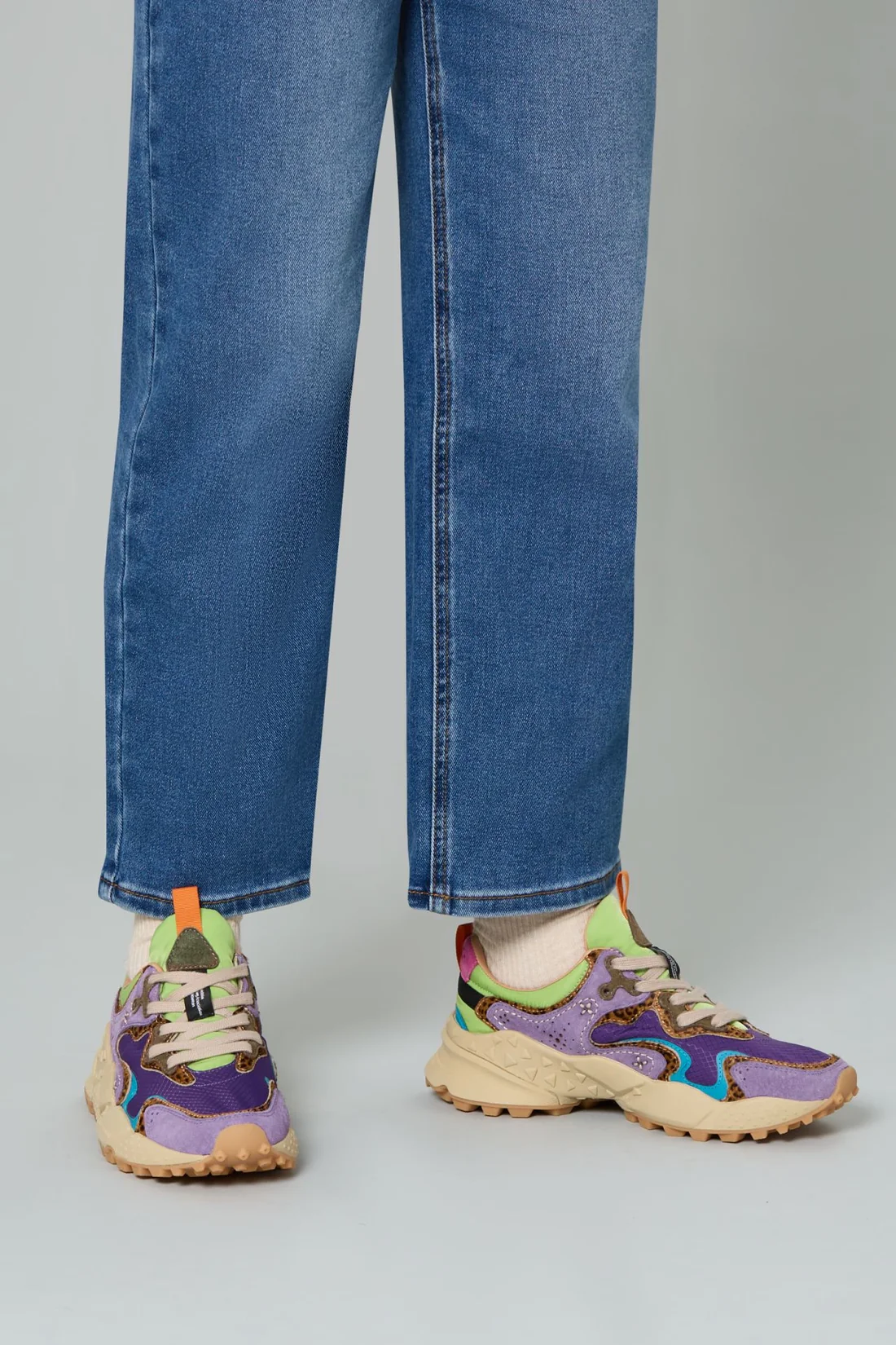 FLOWER MOUNTAIN WOMAN RULIS VIOLET-BROWN-GREEN