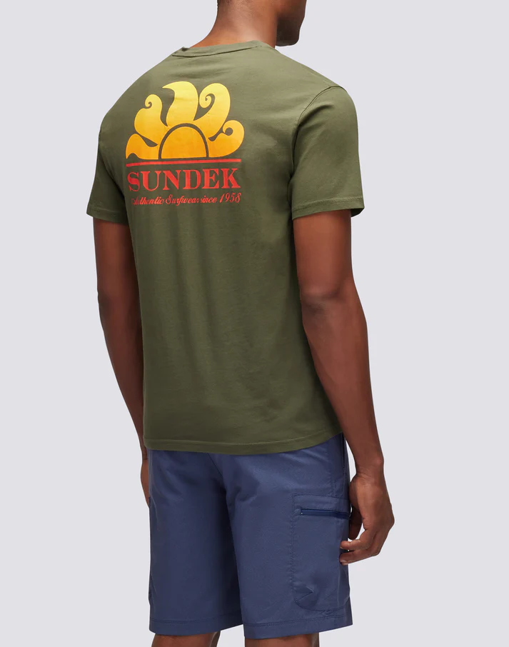 CAMISETA NEW HERBERT DE CUELLO REDONDO CON MAXILOGOTIPO DARK AR GREEN